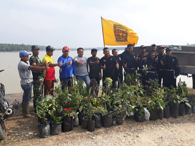  Warga Desa Marsawa Kuansing Menata Kembali Bendungan WK